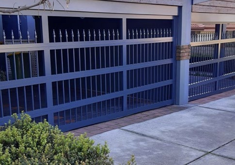 Tower Heritage Iron Gate Series — wrought-iron gate style with vertical bars and decorative finials
